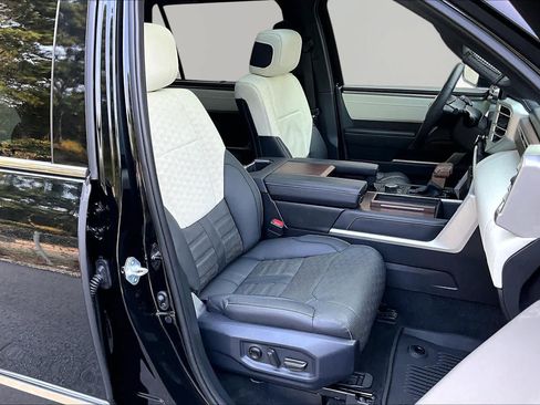 Used 2025 Toyota Sequoia Capstone AWD/4WD image 8