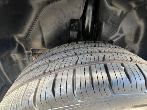 Used 2019 Jeep Cherokee Latitude Plus image 32