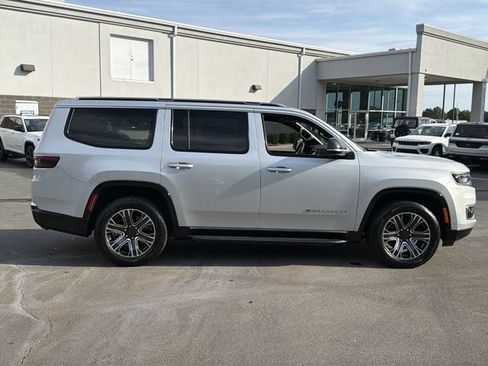 Used 2024 Jeep Wagoneer Series II w/ Flexible Seating Group AWD/4WD image 13