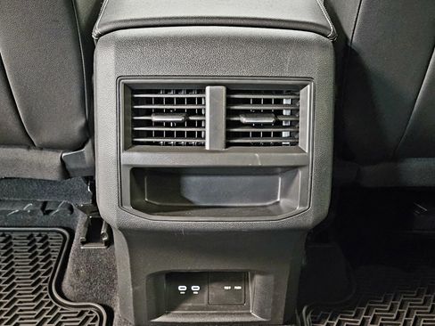 Used 2022 Volkswagen Atlas Cross Sport SEL R-Line image 43