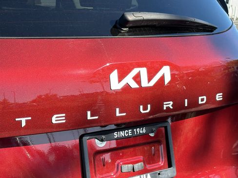 Used 2023 Kia Telluride EX w/ EX Captain's Chair Package FWD image 28