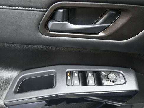 Used 2024 Nissan Pathfinder SV w/ Black Appearance Package image 20