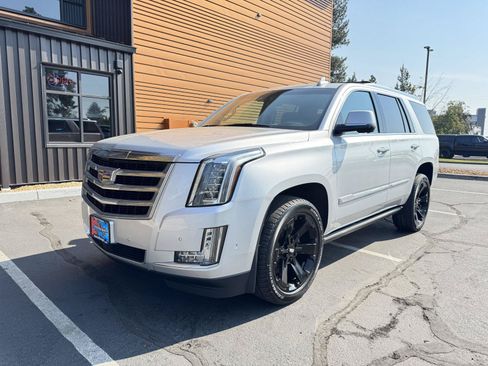 Used 2018 Cadillac Escalade Premium Luxury AWD/4WD image 1