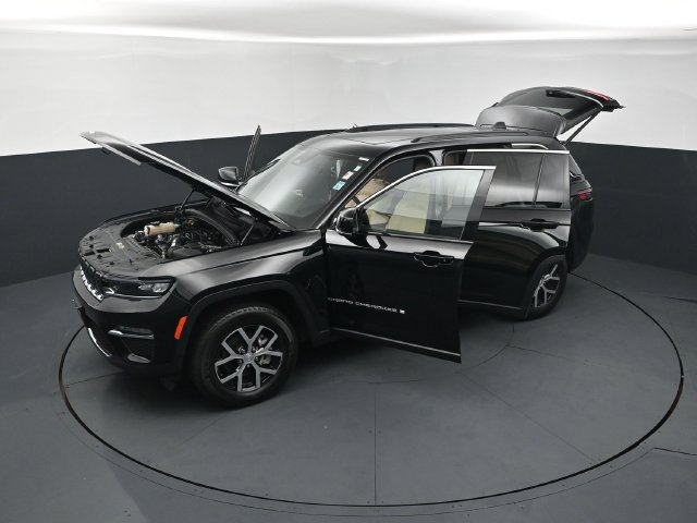Used 2024 Jeep Grand Cherokee Limited w/ Trailer Tow Package AWD/4WD image 25