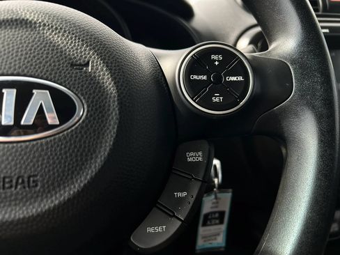 Used 2019 Kia Soul + FWD image 11