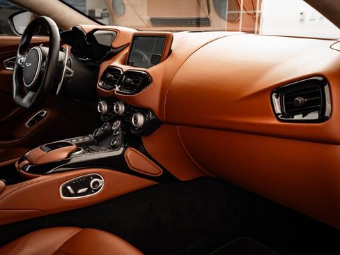 Used 2020 Aston Martin V8 Vantage Coupe image 45