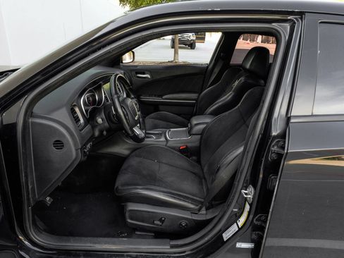 Used 2016 Dodge Charger R/T Scat Pack w/ Technology Group RWD image 4