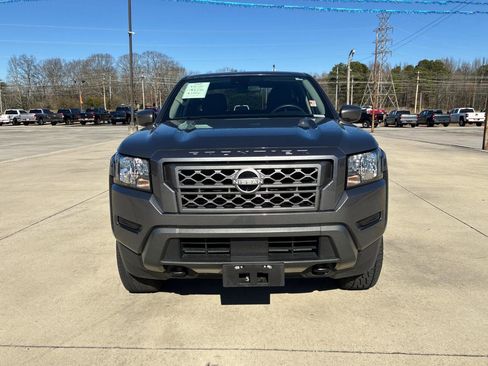 Used 2024 Nissan Frontier SV image 3