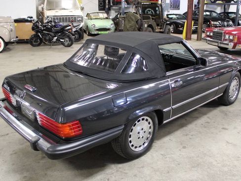 Used 1988 Mercedes-Benz 560 SL image 17