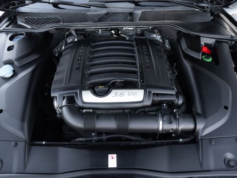 Used 2018 Porsche Cayenne image 37