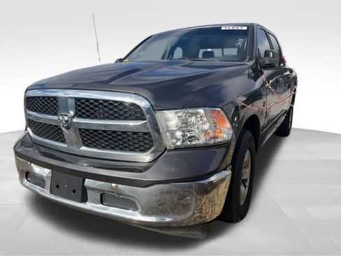 Used 2019 RAM 1500 Classic SLT w/ Luxury Group AWD/4WD image 3