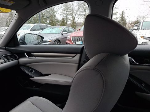 Used 2018 Honda Accord LX image 17