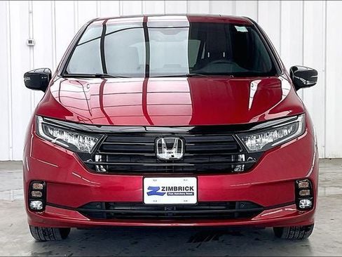 Certified 2024 Honda Odyssey Sport image 3