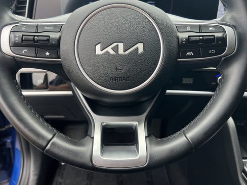 Used 2025 Kia Sportage EX FWD image 9