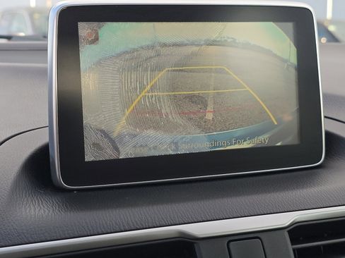 Used 2015 MAZDA MAZDA3 i Touring w/ Technology Package FWD image 4