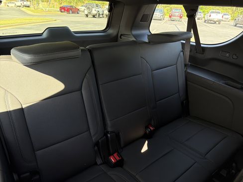 New 2026 Chevrolet Suburban Z71 image 16