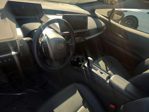 Used 2024 Toyota Prius XLE AWD/4WD image 16