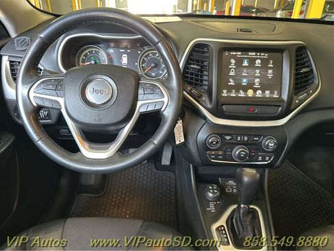 Used 2015 Jeep Cherokee Trailhawk image 20