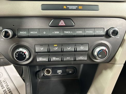 Used 2021 Kia Sportage LX AWD/4WD image 16