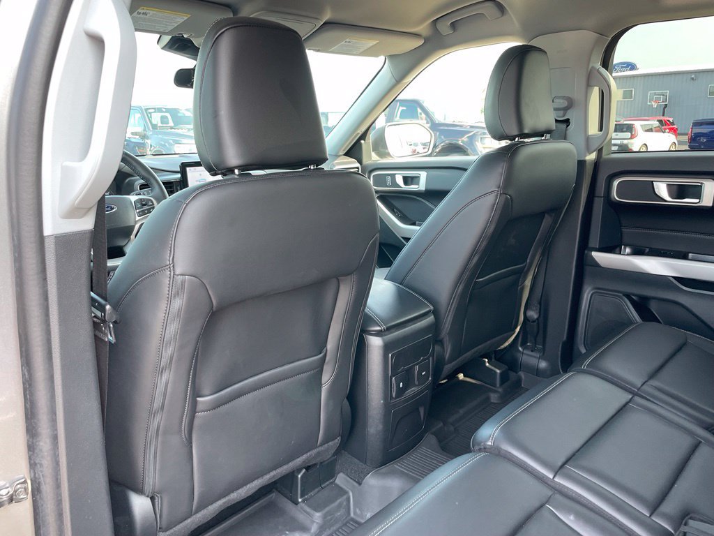 Used 2024 Ford Explorer XLT w/ Equipment Group 202A AWD/4WD image 45