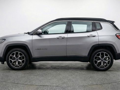 Used 2025 Jeep Compass Limited AWD/4WD image 5