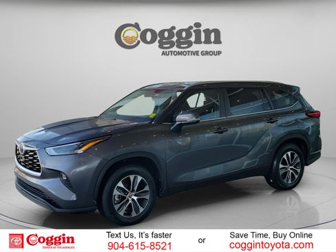 Certified 2023 Toyota Highlander XLE image 1