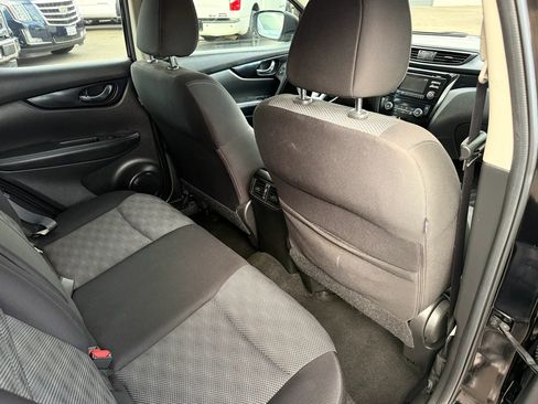 Used 2017 Nissan Rogue Sport SV w/ SV All-Weather Package AWD/4WD image 17
