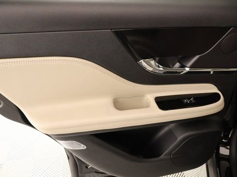 New 2026 Lincoln Corsair Premiere image 17