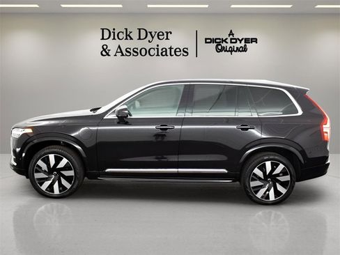Certified 2025 Volvo XC90 T8 Plus image 37