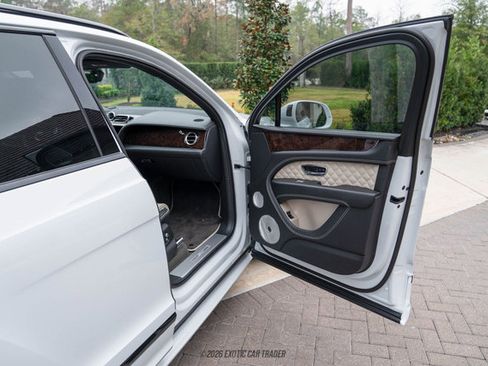 Used 2022 Bentley Bentayga Speed image 89