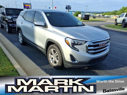 Used 2020 GMC Terrain SLE FWD image 1