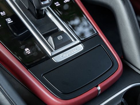 Certified 2023 Porsche Cayenne Platinum Edition AWD/4WD image 28