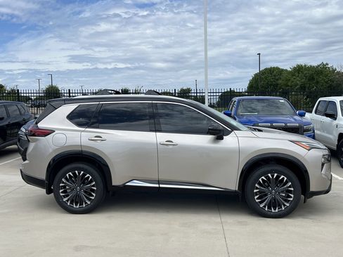New 2026 Nissan Rogue Platinum w/ Platinum Premium Package AWD/4WD image 3