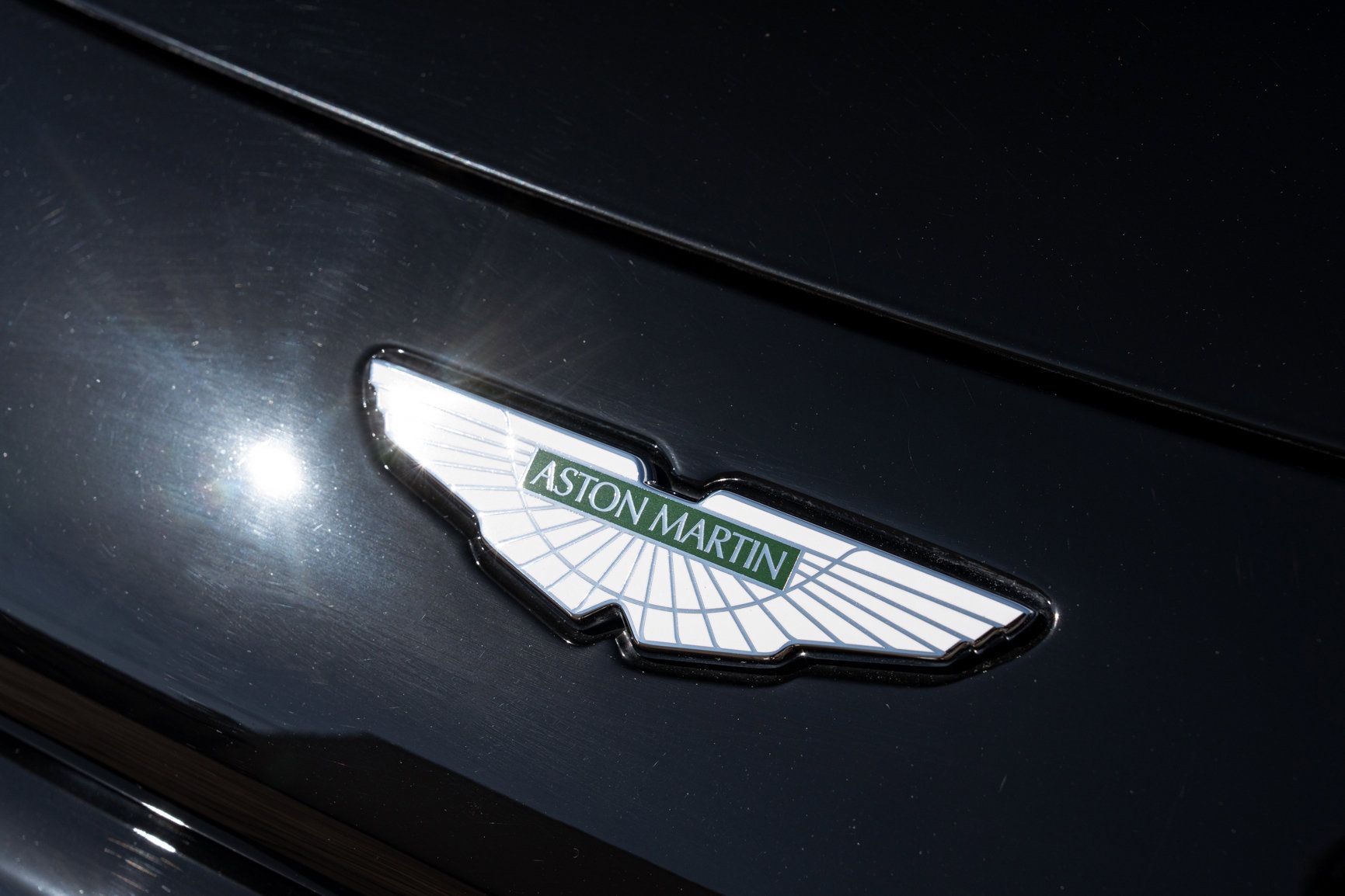Used 2023 Aston Martin V8 Vantage Roadster RWD image 14