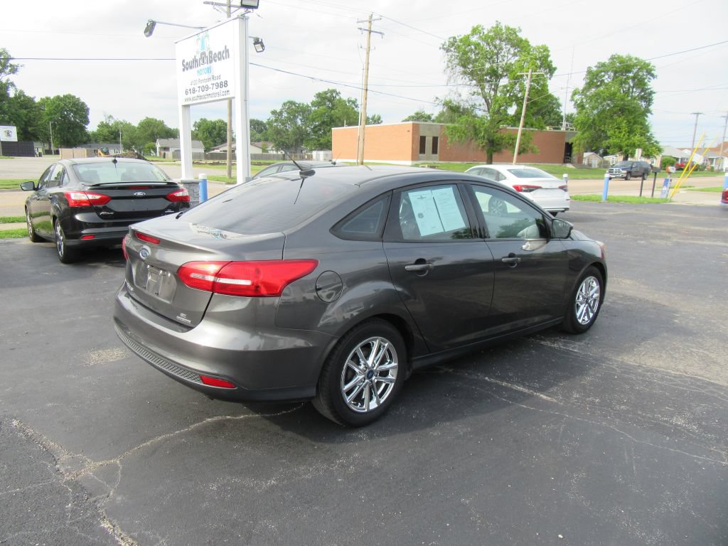 Used 2016 Ford Focus SE FWD image 4