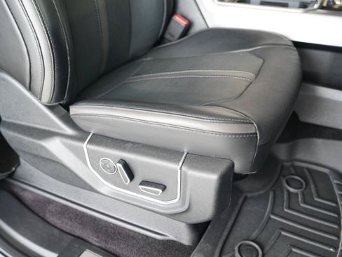 Used 2017 Ford F150 Platinum w/ Equipment Group 701A Luxury AWD/4WD image 31