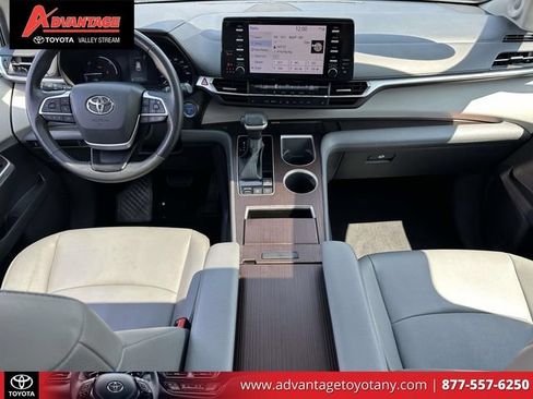 Certified 2022 Toyota Sienna XLE w/ XLE Plus Package FWD image 16