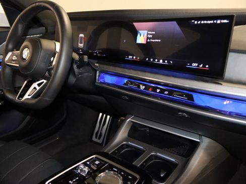 Used 2023 BMW 760i xDrive image 74