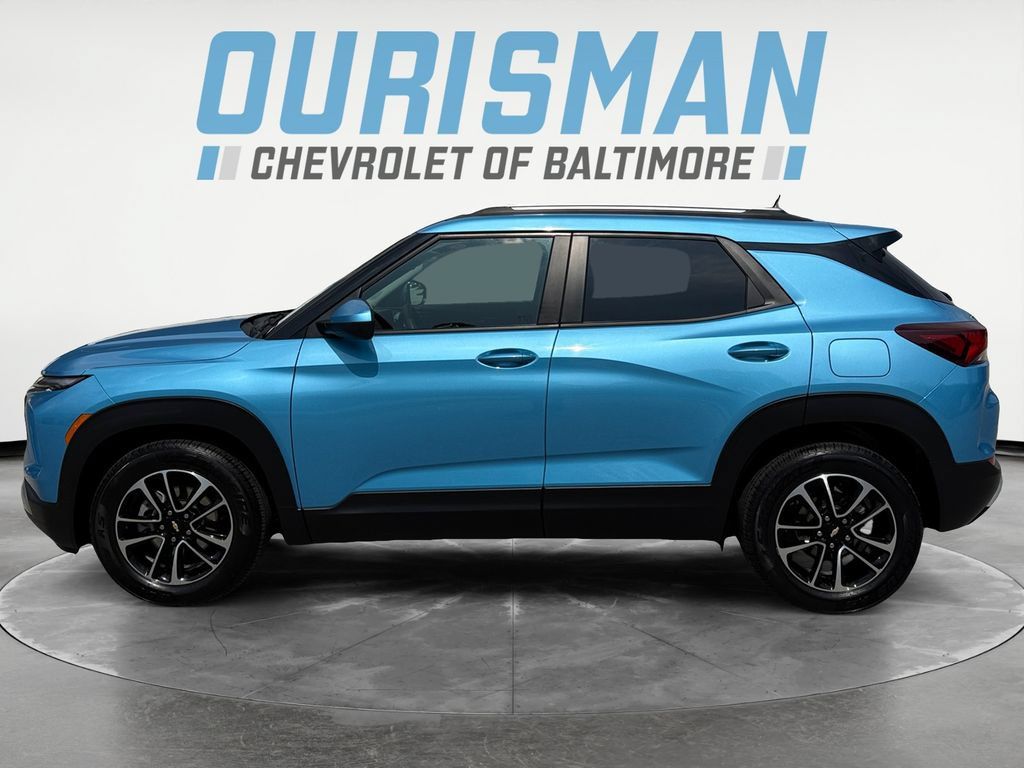 Used 2025 Chevrolet TrailBlazer LT FWD image 3