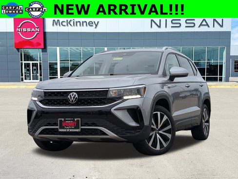 Used 2024 Volkswagen Taos SE image 1