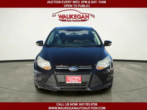 Used 2013 Ford Focus SE w/ SE Winter Pkg image 2