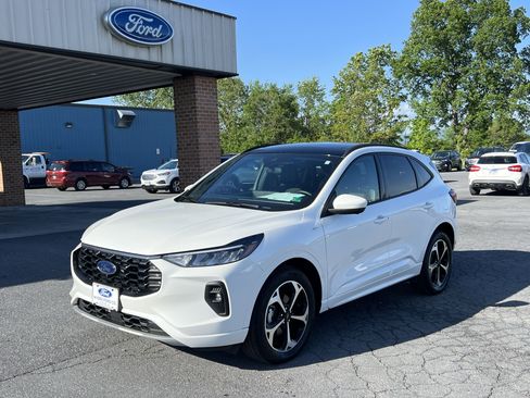 Used 2023 Ford Escape ST-Line Select w/ Tech Pack #2 image 2