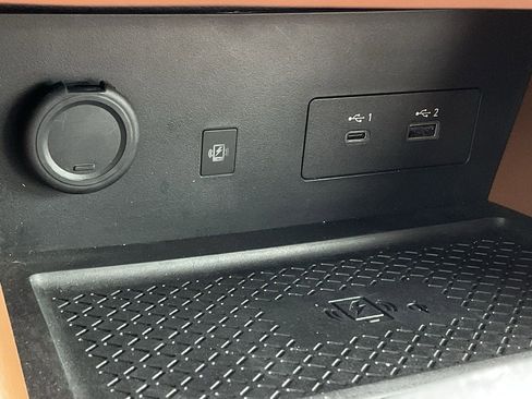 Used 2024 Nissan Pathfinder Platinum image 39