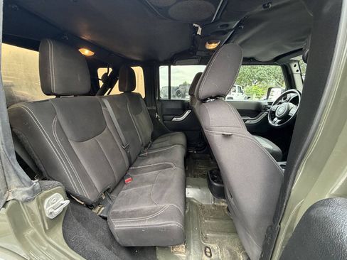 Used 2015 Jeep Wrangler Unlimited Sahara w/ Dual Top Group AWD/4WD image 10