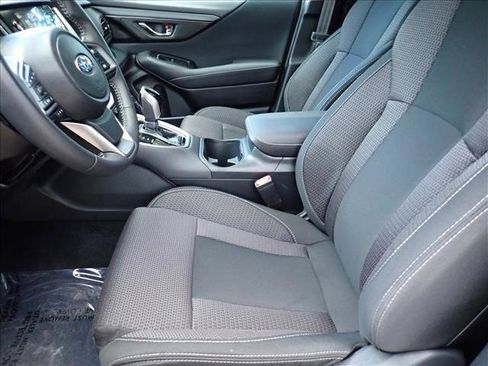 Used 2025 Subaru Outback Premium AWD/4WD image 13