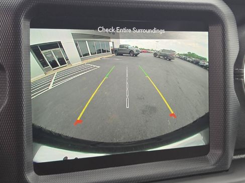 Used 2021 Jeep Wrangler Unlimited Sahara w/ Uconnect 4C Nav & Sound Group AWD/4WD image 5