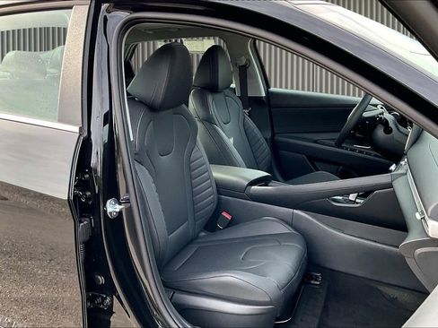 New 2026 Hyundai Elantra Limited FWD image 9