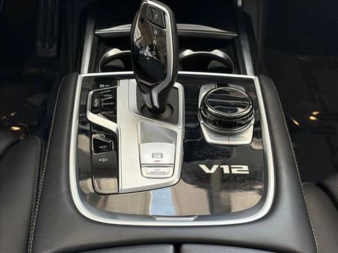 Used 2022 BMW M760i xDrive w/ Luxury Rear Seating Package AWD/4WD image 29