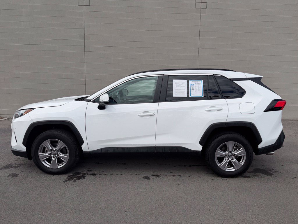 Used 2025 Toyota RAV4 XLE AWD/4WD image 2