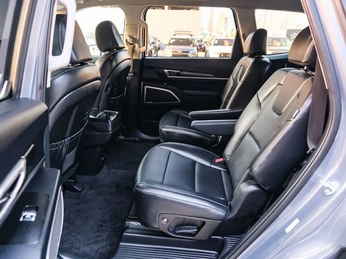 Used 2024 Kia Telluride S FWD image 19